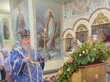 Митрополит Корнилий совершил всенощное бдение в канун праздника Почаевской иконы Божией Матери