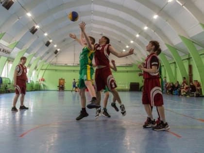 Команды «Факел» и «Котлас» – победители турнира по стритболу