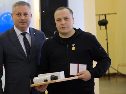 ЖИТЕЛЯМ АРХАНГЕЛЬСКОЙ ОБЛАСТИ ВРУЧИЛИ ЗНАКИ 