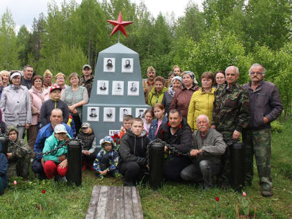 В деревне Кобелево открыли памятник