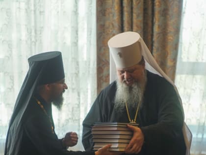 Митрополит Корнилий встретился с добровольцами молодежного движения московской Сретенской обители