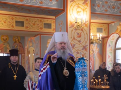 Митрополит Корнилий совершил Литургию в праздник Похвалы Божией Матери
