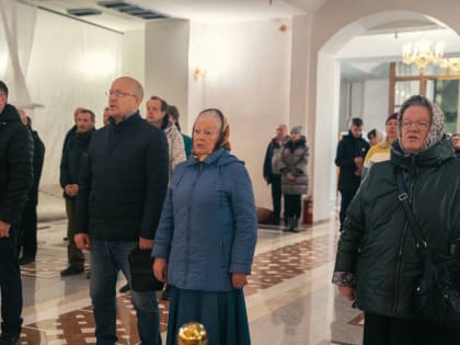 Митрополит Корнилий 7 мая совершил Литургию в Михаило-Архангельском кафедральном соборе