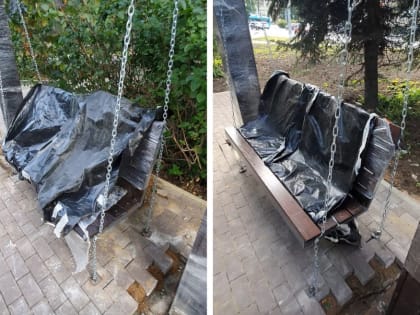 В обновленном сквере Архангельска поставили странные качели — они прикованы цепями к плитке