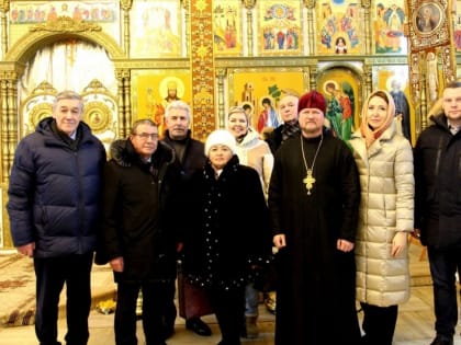 Члены региональной Общественной палаты посетили в Онеге собор XVIII века и пообщались со священником