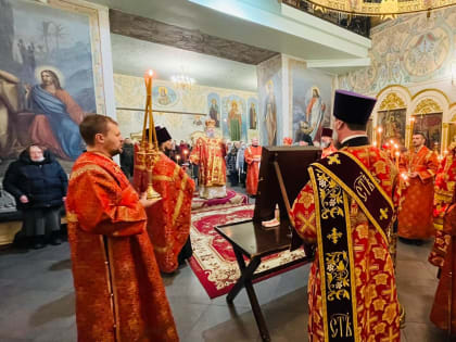 Митрополит Корнилий совершил всенощное бдение в Архангельске в канун праздника великомученицы Варвары