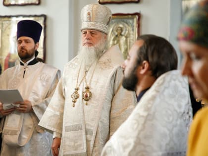 Епископ Котласский и Вельский Василий отслужил молебен о здравии воинов-защитников