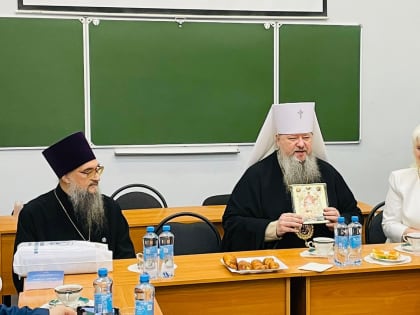 Митрополит Корнилий встретился с православными учеными в Северном государственном медицинском университете