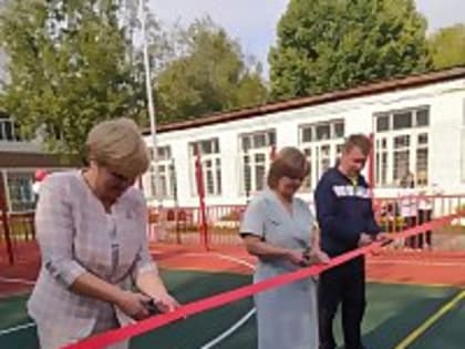 На территории школы № 23 открыли спортивную площадку