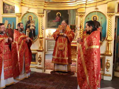 Митрополит Корнилий в Неделю о слепом совершил Божественную литургию в Архангельске