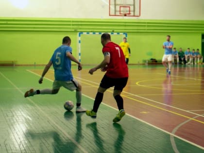 Спорт в будни: лёгкая атлетика и мини-футбол