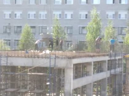 В Котласе по программе модернизации здравоохранения продолжается строительство детской поликлиники