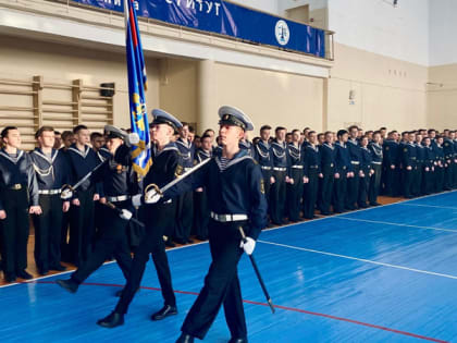 Торжественное построение и открытие памятной доски в АМИ