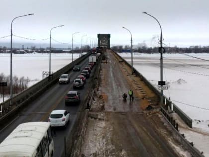 В Архангельске большегрузам разрешили круглосуточно ездить по Краснофлотскому мосту, но только в выходные дни