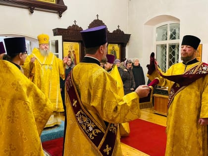 Митрополит Корнилий: Господь да поможет нам понести подвиг поста, чтобы радостно встретить Рождество Христово