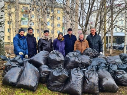Интеллигенция против мусора. Сквер на месте давшей имя Архангельску обители привели в порядок