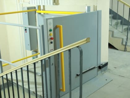 Подъезд девятиэтажного дома № 16 на улице Коновалова сделают удобным для маломобильного жильца