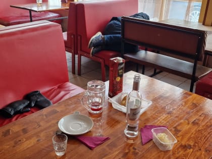 Россияне поддерживают ограничение работы наливаек