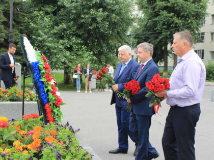 В Архангельске в честь Дня ВМФ прошли традиционные возложения цветов