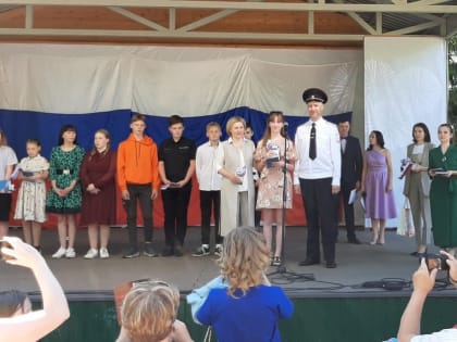 В День России главный документ гражданина молодым березничанам вручили на праздничном концерте