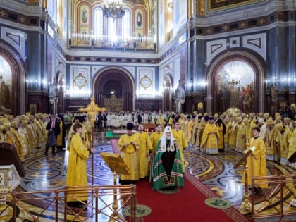 Митрополит Корнилий сослужил Святейшему Патриарху Кириллу в день 76-летия Предстоятеля Русской Церкви