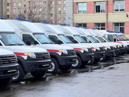 Четырнадцать автомобилей скорой медицинской помощи переданы медучреждениям Поморья