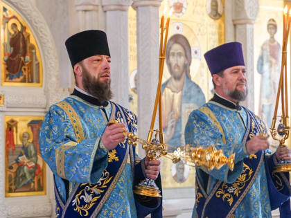 Митрополит Корнилий совершил Литургию в праздник Благовещения Пресвятой Богородицы