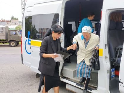 Жителей Поморья старше 65 лет, проживающих в сельской местности, бесплатно доставляют на диспансеризацию