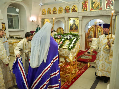 Митрополит Корнилий 10 января совершил Литургию в Троицком храме Архангельска