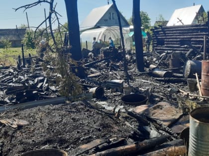 Пожар на третьих дачах в Коряжме случайно устроила 86-летняя пенсионерка