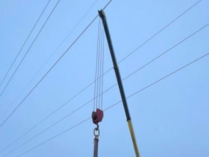 Водитель автокрана погиб от удара током в Архангельске