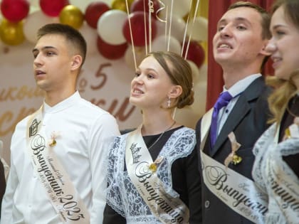 Эмоции, школьный вальс и последний звонок