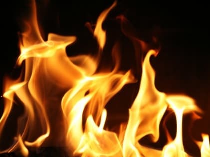 Три автомобиля загорелись этой ночью в Архангельской области