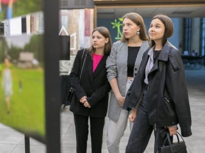 В Молодежном центре Архангельска проходит выставка работ участников фестиваля КеноVision