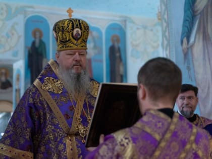 В праздник первого и второго обре́тения главы Иоанна Предтечи митрополит Корнилий совершил Литургию Преждеосвященных Даров