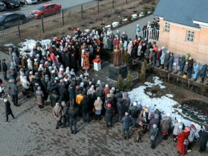 В Северодвинске появился памятник святым Петру и Февронии