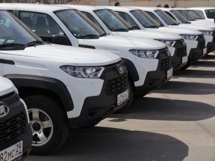 В центральные районные больницы Архангельской области переданы новые автомобили