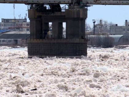 Ледовый затор в районе Маймаксы в Архангельске разрушили ледоколы