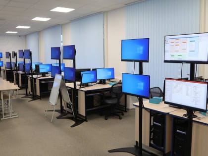 Выпускники школ Архангельской области выбирают информационные системы и программирование