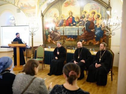 Священник Кирилл Кочнев в Москве ответил на вопросы представителя Синодального образовательного отдела