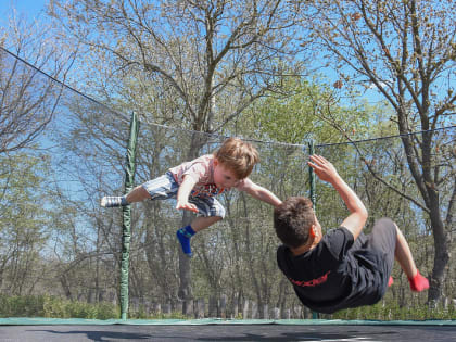 Осторожно, лето: как уберечь детей от травм в каникулы
