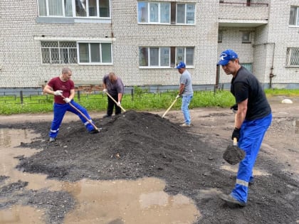 Новодвинские единороссы не словом, а делом решают проблемы ям на дорогах