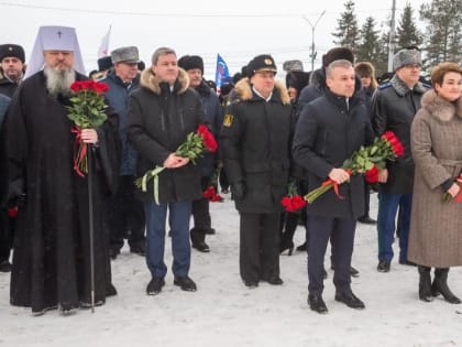 В День защитника Отечества состоялось возложение цветов к стеле "Архангельск - город воинской славы" и Монументу Победы