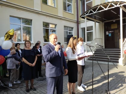 Депутаты приняли участие в торжественных линейках, посвященных Дню знаний