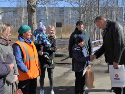 Кирилл и его команда: школьнику – благодарность от управляющей организации, депутатов и администрации
