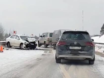 Серьезное ДТП с пострадавшими произошло на трассе М8 в Архангельской области