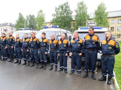 Поисково-спасательная служба МЧС России отмечает 30-летие. Спасатели Мирного удостоены юбилейных медалей