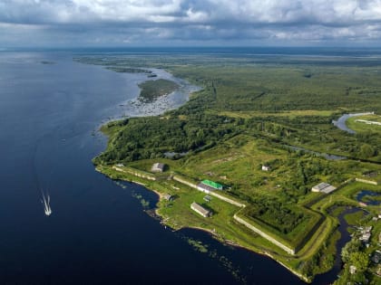 Аллея читателя