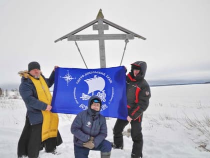 Православные северодвинцы помолились в уничтоженной потопом онежской деревне