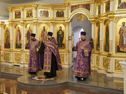 Митрополит Корнилий совершил всенощное бдение в канун Недели святителя Григория Паламы